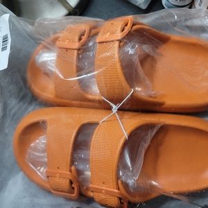 NWT (opened in original packaging) Orange cozi slides Sandals size 5-5.5